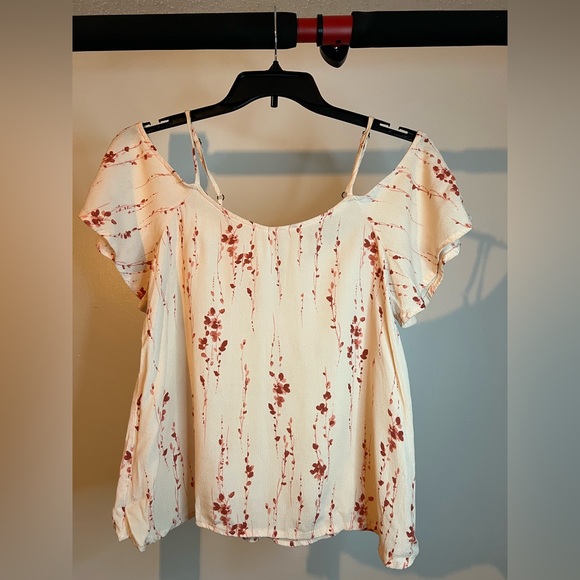 Forever 21 Tops - Pink off the shoulder top
